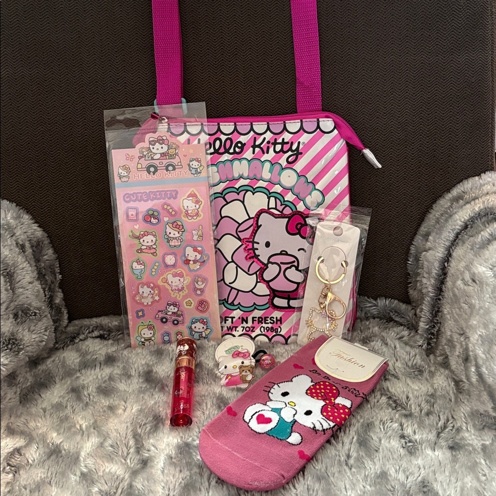 Hello Kitty Bundle - Picture 2 of 12